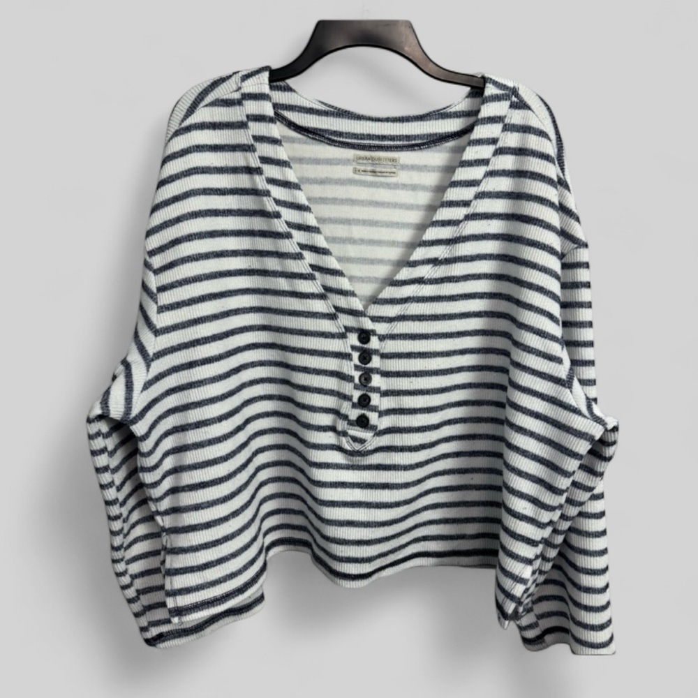 Urban outfitters black striped oversized v neck pullover buttons retro large